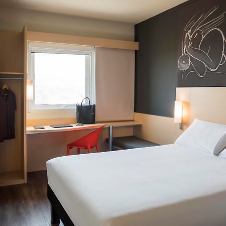 Отель Ibis Ирапуато Экстерьер фото