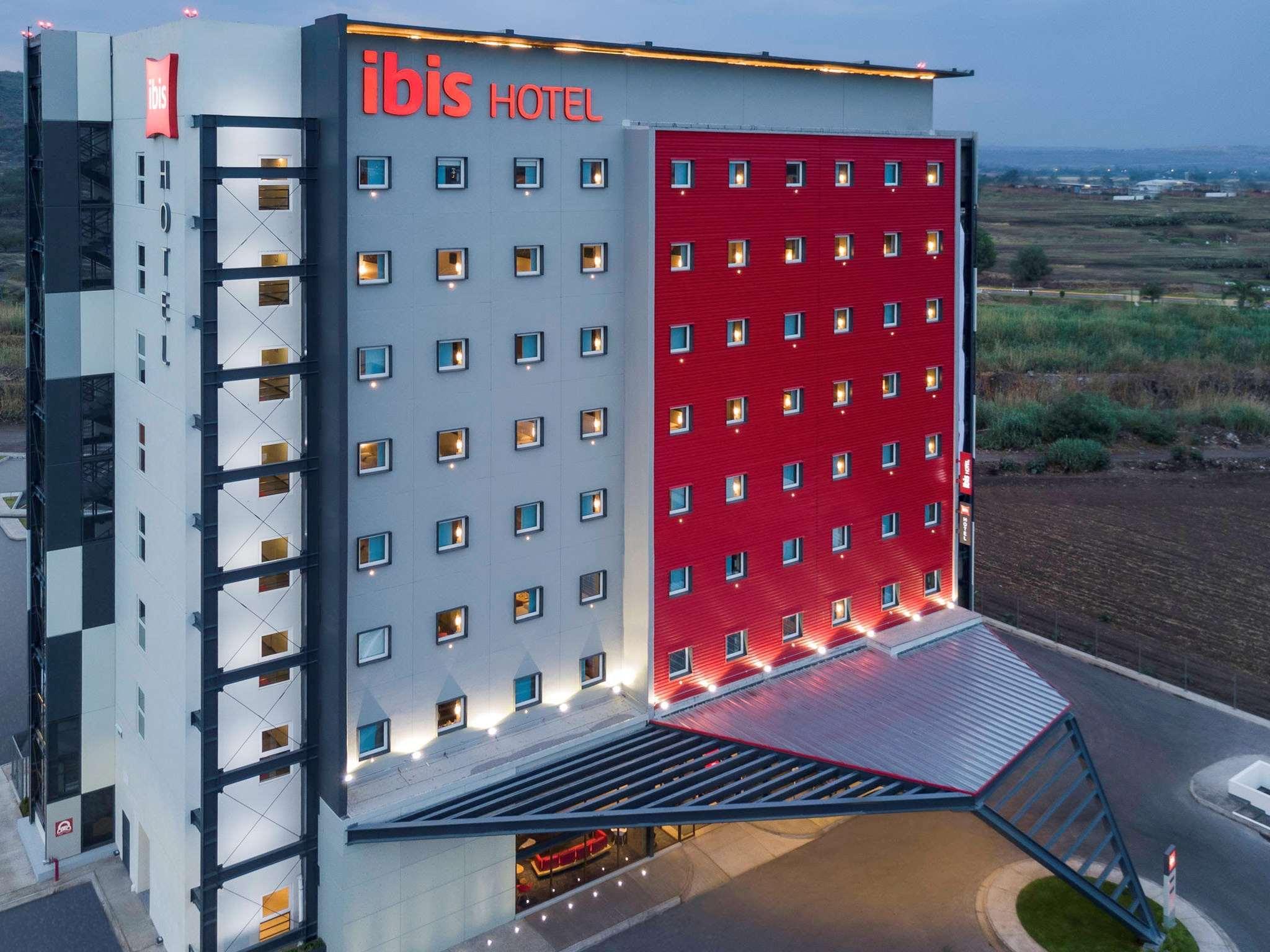 Отель Ibis Ирапуато Экстерьер фото